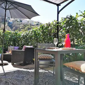 charmant-2-pieces-terrasse-entoure-de-verdure.fr-provencehotel.com/